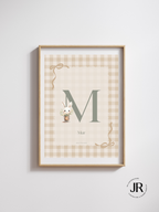 Cuadro personalizado para habitación de bebé con inicial M en tonos tierra y estilo rústico.