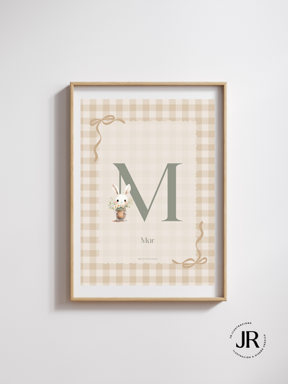Cuadro personalizado para habitación de bebé con inicial M en tonos tierra y estilo rústico.
