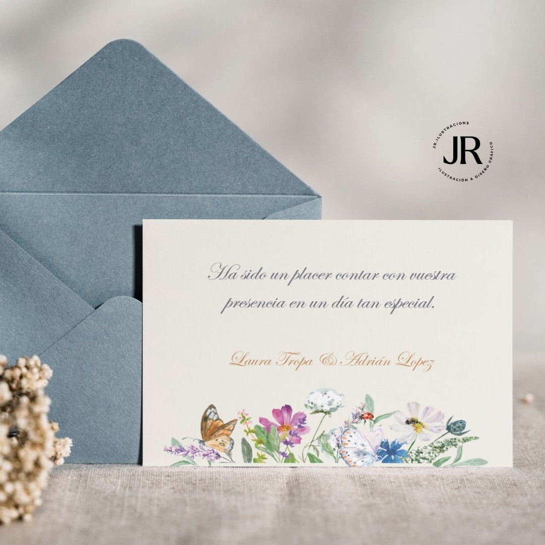 Primer plano de tarjeta de boda impresa a doble cara Colección Flores Silvestres de JR Ilustracions.