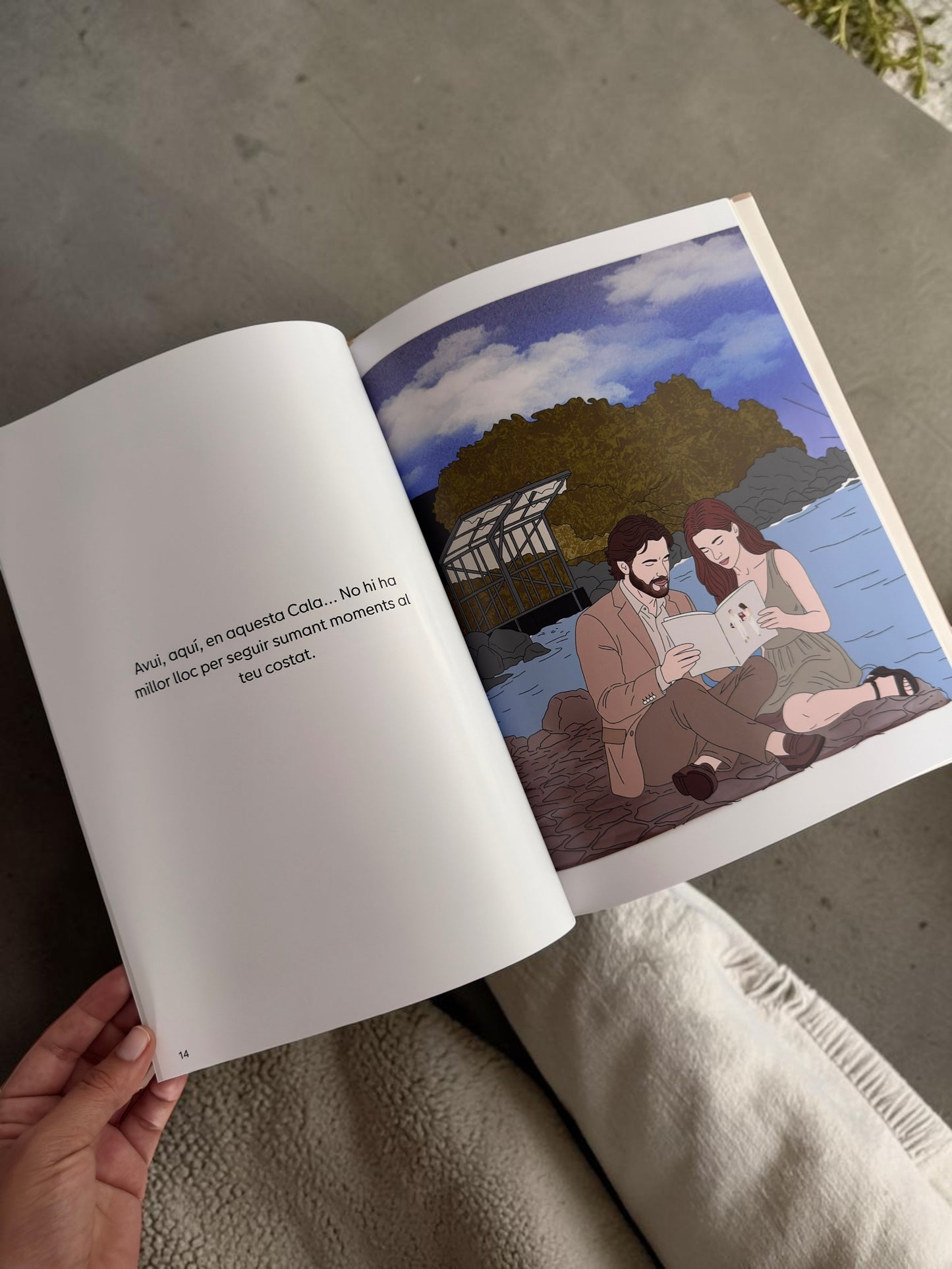Interior de un libro de fotos y textos personalizado para regalar en aniversarios y fechas especiales.