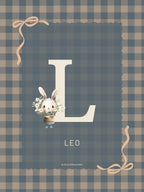 Lámina decorativa para bebé con inicial L de Leo y conejito ilustrado por JR.Ilustracions.