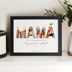 Lámina de letras con fotos personalizadas y marco negro decorando con elegancia un estante de JR.Ilustracions.