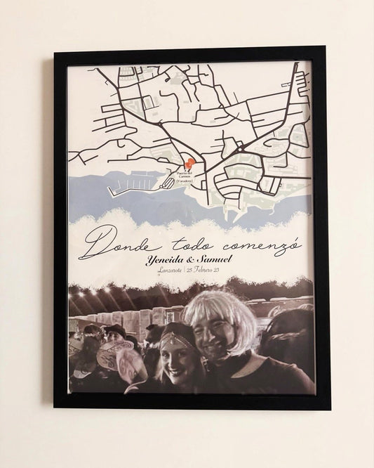 Lámina enmarcada de mapa personalizado con foto en blanco y negro ideal para San Valentín.