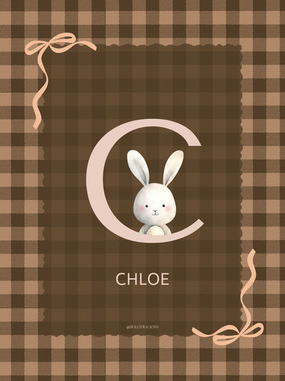 Lámina con nombre de bebé e inicial C de Chloé decorada con conejito y lazo rústico.