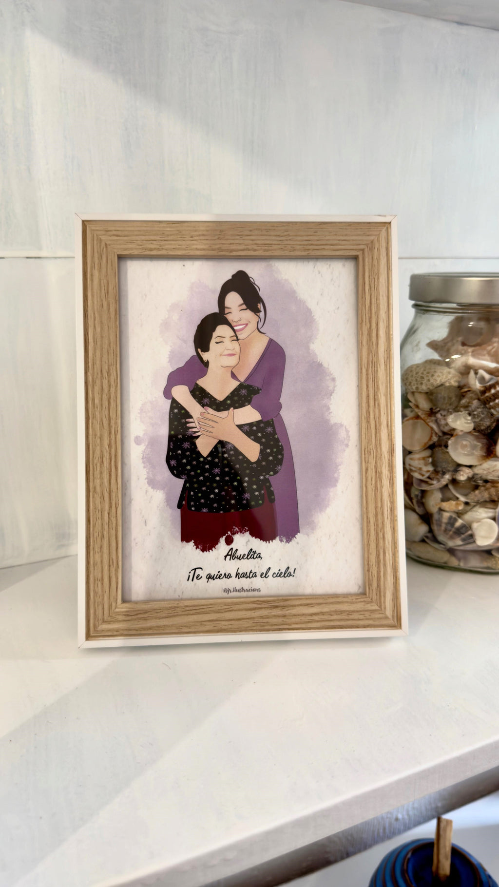 Lámina personalizada de pareja desde foto con fondo detallado de ciudad para regalo de San Valentín.