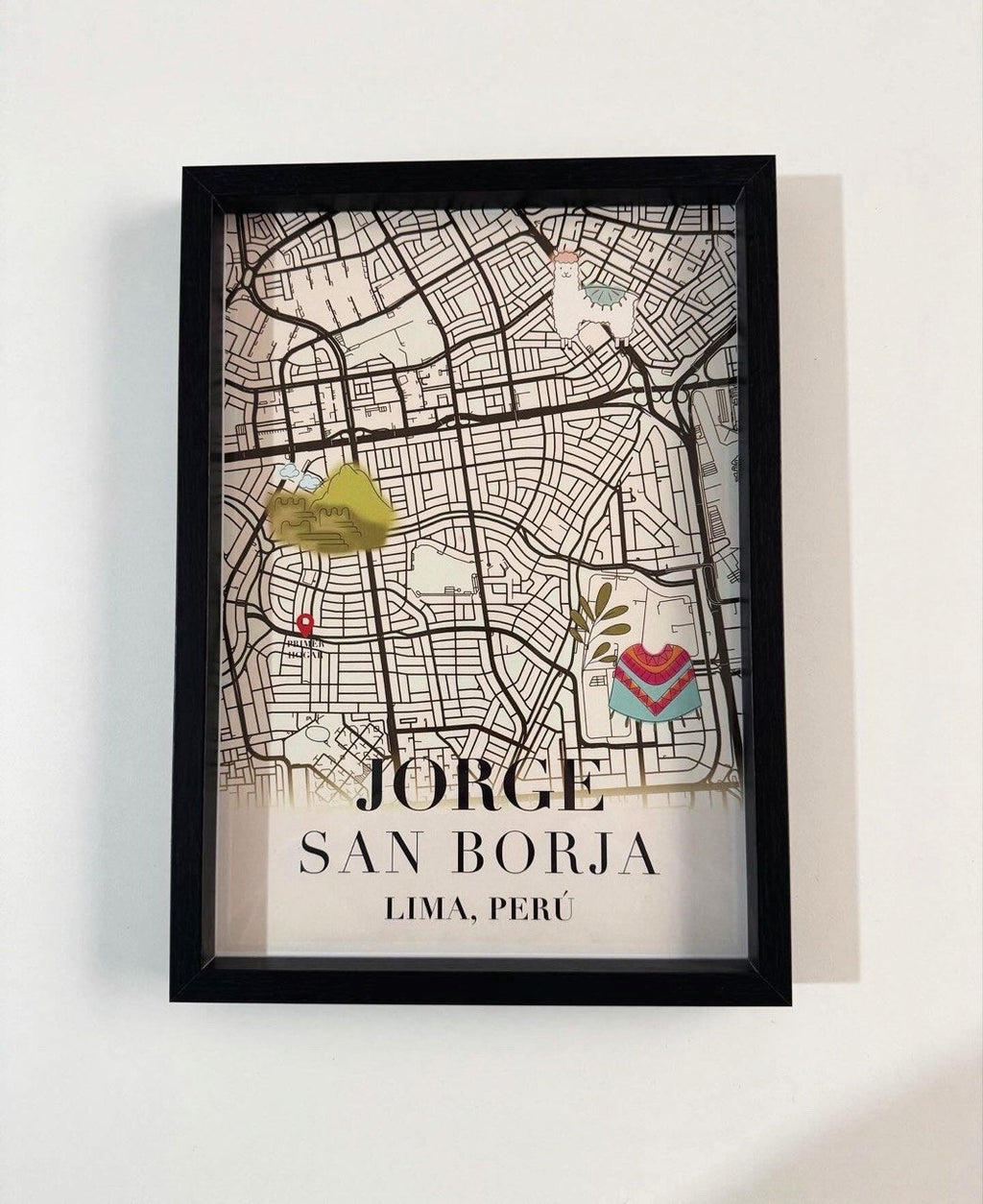 Mapa de localización personalizado en formato físico con marco negro para regalar a tu pareja.