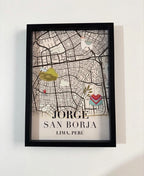 Mapa de localización personalizado en formato físico con marco negro para regalar a tu pareja.