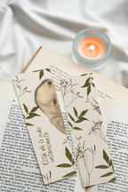 Marcapáginas personalizado con ilustración de bebé y diseño botánico original de JR.Ilustracions.