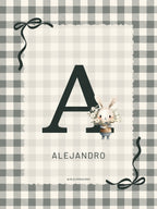 Póster infantil personalizado con la inicial A de Alejandro y conejito tierno para habitación de niño.