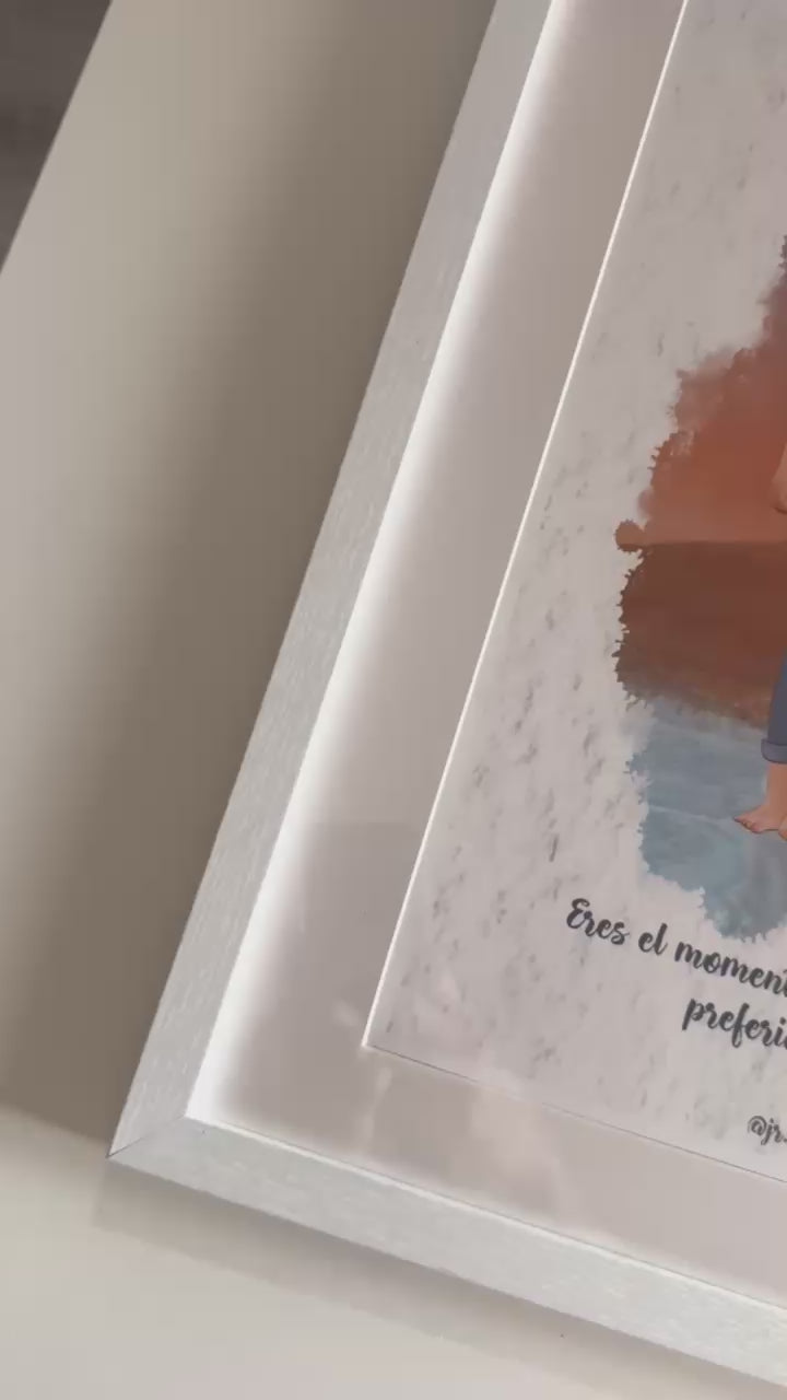 Vídeo de plano detalle mostrando la textura y calidad premium del papel fotográfico mate de 300g.
