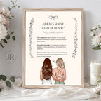 Lámina personalizada de boda en marco de madera: "¿Quieres ser mi dama de honor?" con ilustración detallada de dos amigas de espaldas, lazo y texto emotivo.