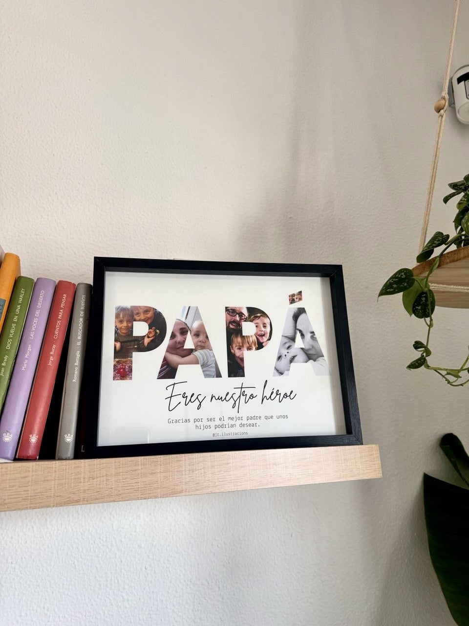 Idea de regalo emotivo y tierno para un padre primerizo con collage de fotos de su bebé.