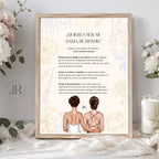 Regalo personalizado para testigo de boda: lámina ilustrada con texto "¿Quieres ser mi testigo?" y dos figuras femeninas de espaldas en marco de madera decorado con flores silvestres.
