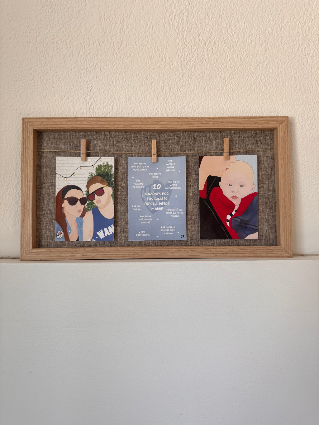 Set de tres ilustraciones personalizadas con fondo acuarela en cuadro alargado de madera de JR.Ilustracions.