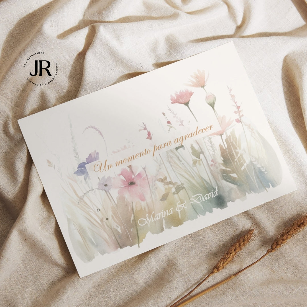 Tarjeta de agradecimiento impresa a doble cara con imágenes del día de la boda y flores silvestres primaverales.